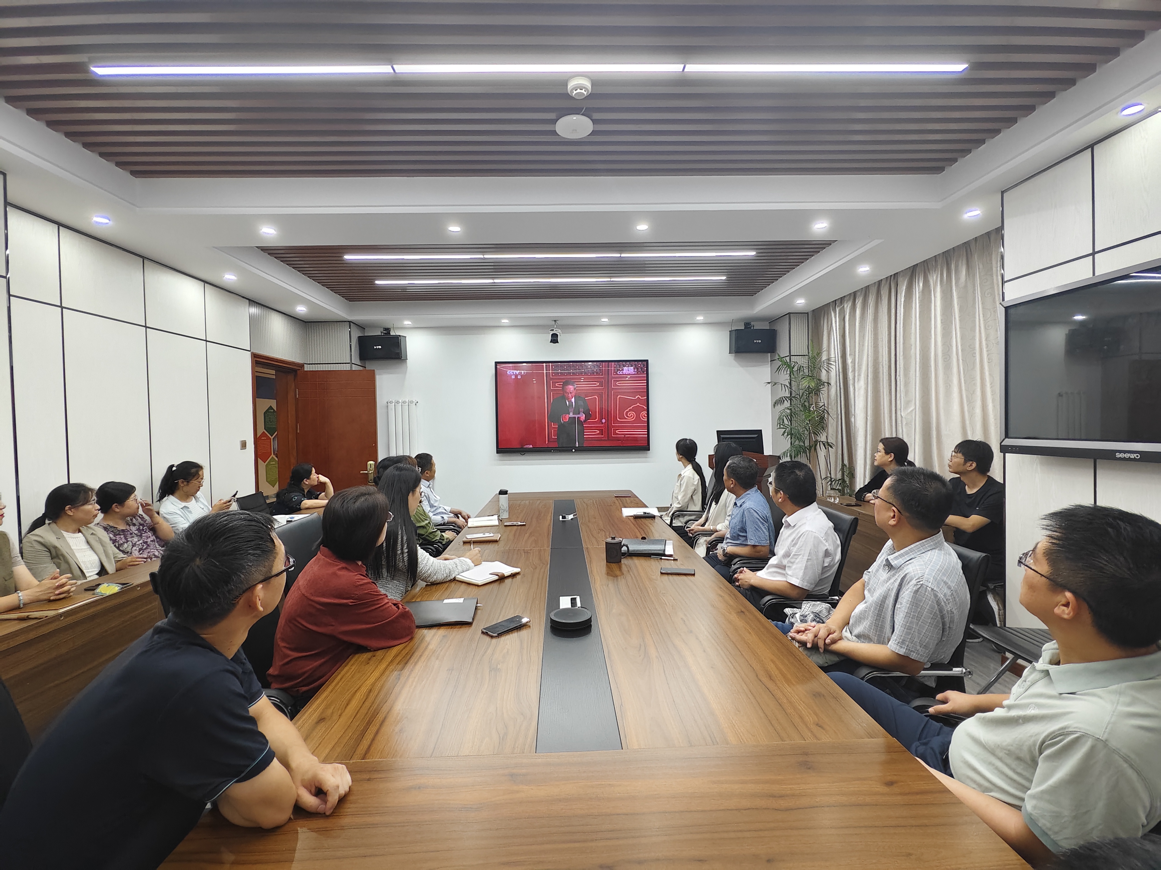 学院师生热议纪念中国人民抗日战争暨世界反法西斯战争胜利80周年大会